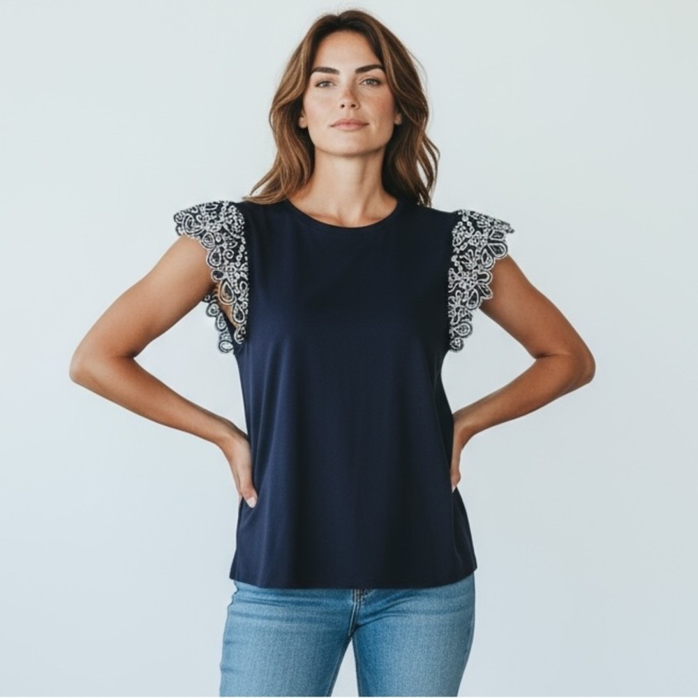 Chicos ladies extra large pull over top black-and-white lace sleeves exc cond